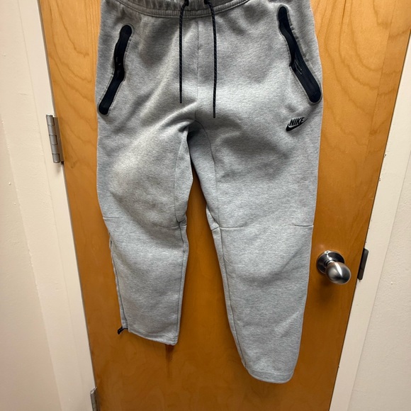 Nike Gray Tech Fleece Jogger Sweatpants with Tapered Fit